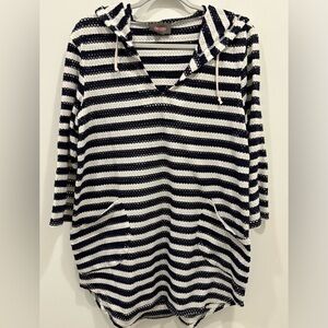 For Cynthia Blue and White 3/4
Sleeve Hoodie Beach Coverup
Womens Size Medium